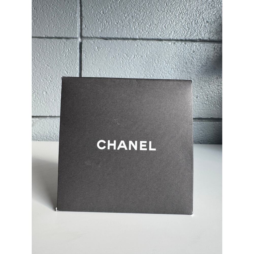 New and Unused Chanel No 5 and Volume and Contour Cream Sample Pack Luxury